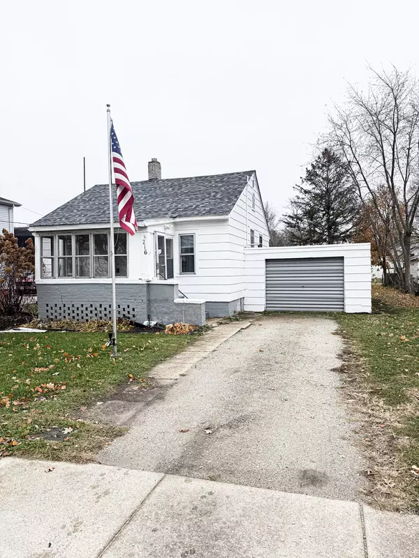 216 E 3rd ST, Aroma Park, IL 60910