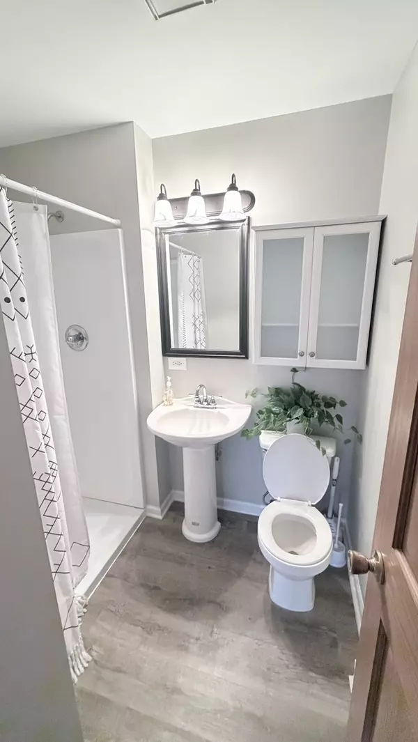 Crystal Lake, IL 60014,413 Berkshire DR #22