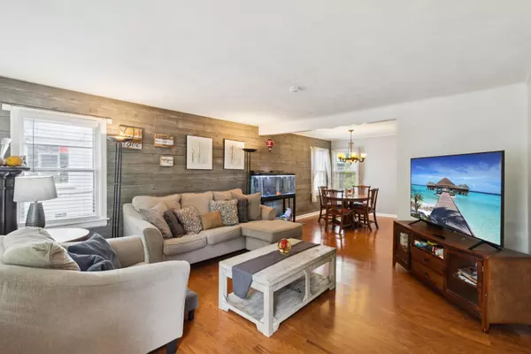 Evanston, IL 60202,2321 Lee ST