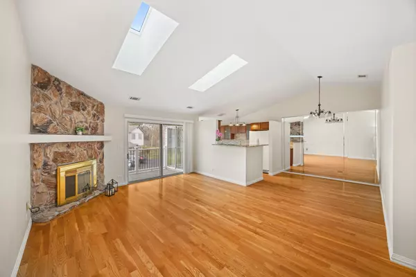 Schaumburg, IL 60193,1662 COMMODORE CT #4