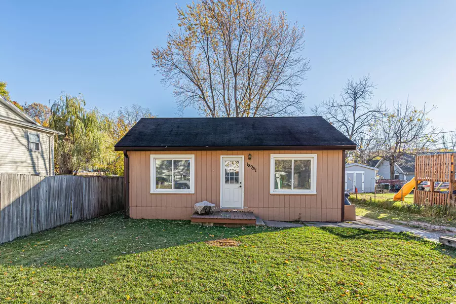 18951 W Hickory ST, Mundelein, IL 60060