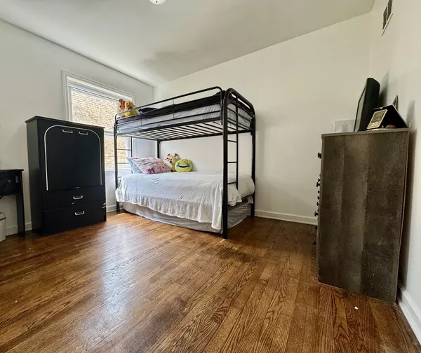 Chicago, IL 60645,6531 N Hoyne AVE #2S