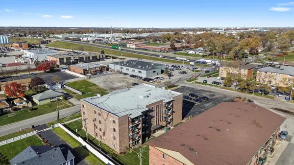 Bridgeview, IL 60455,7945 S Oketo AVE #404