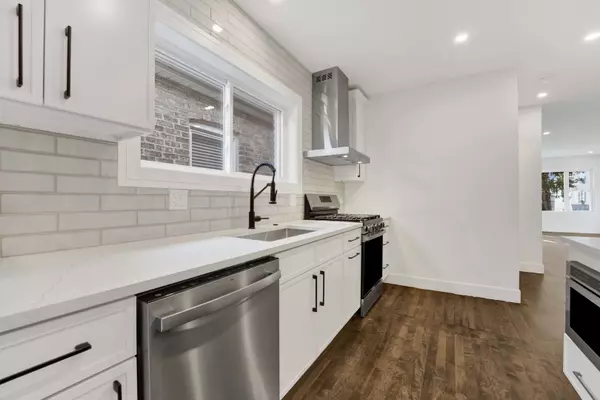 Chicago, IL 60630,5844 W Leland AVE