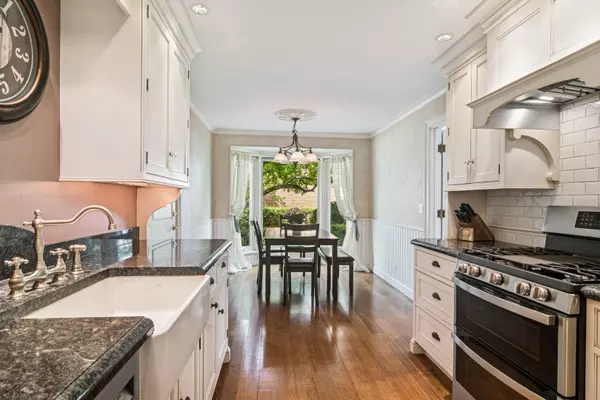 Arlington Heights, IL 60004,1653 N Belmont CT