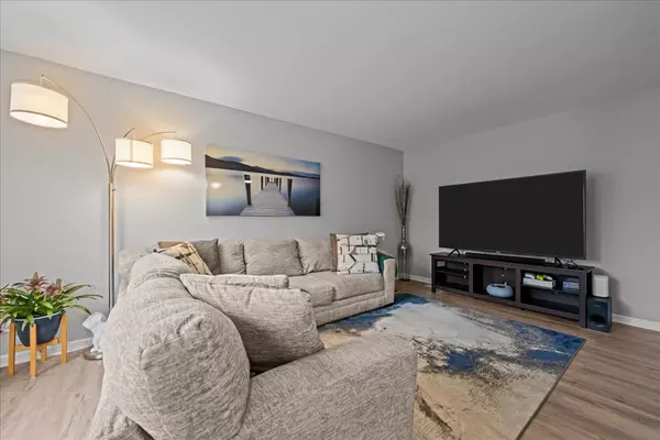 Downers Grove, IL 60516,7315 Winthrop WAY #16