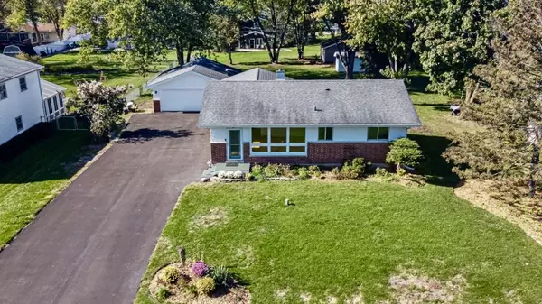 1N274 Woods AVE, Carol Stream, IL 60188