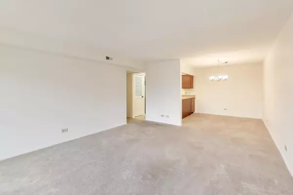 La Grange, IL 60525,75 S 6th AVE S #204