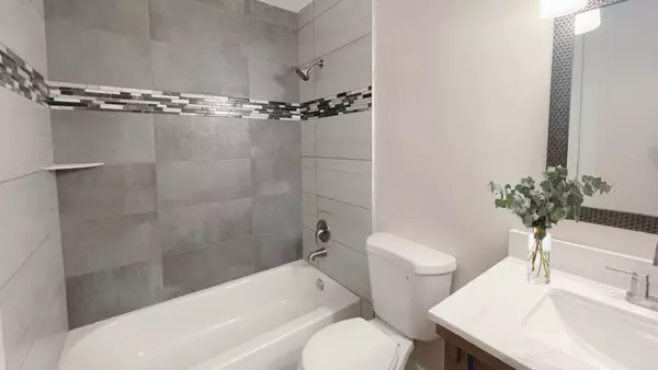 Crystal Lake, IL 60014,Address not disclosed