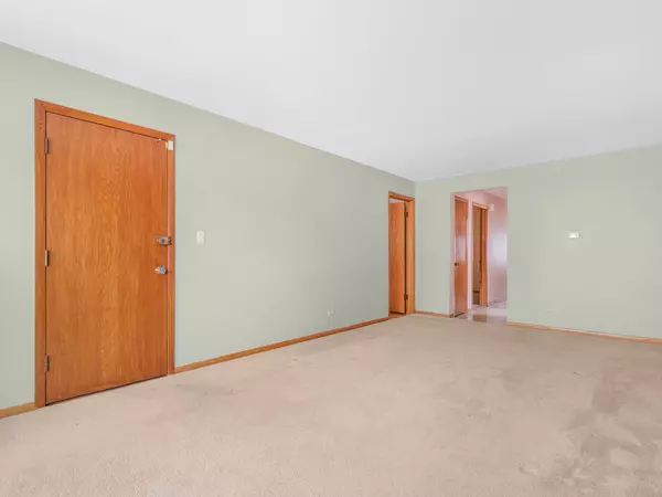 Chicago, IL 60707,2520 N Neva AVE