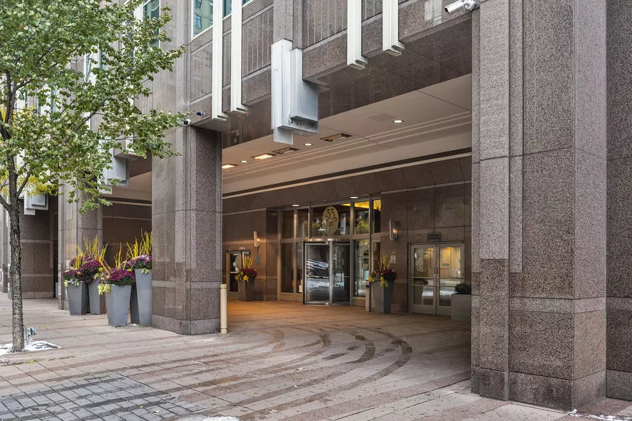 33 W Ontario ST #37ES, Chicago, IL 60610