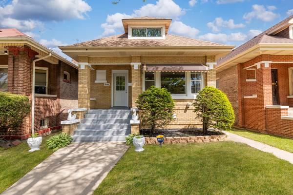 8109 S Marquette AVE, Chicago, IL 60617