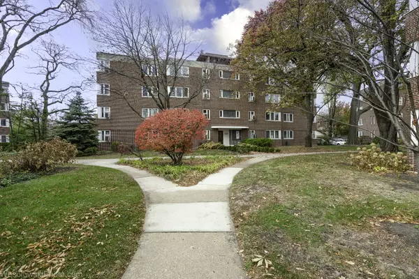 River Forest, IL 60305,7210 Oak AVE #4SW