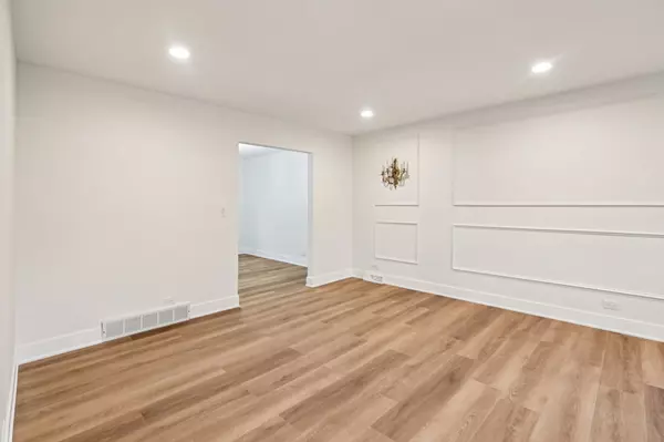 Bartlett, IL 60103,123 N Western AVE