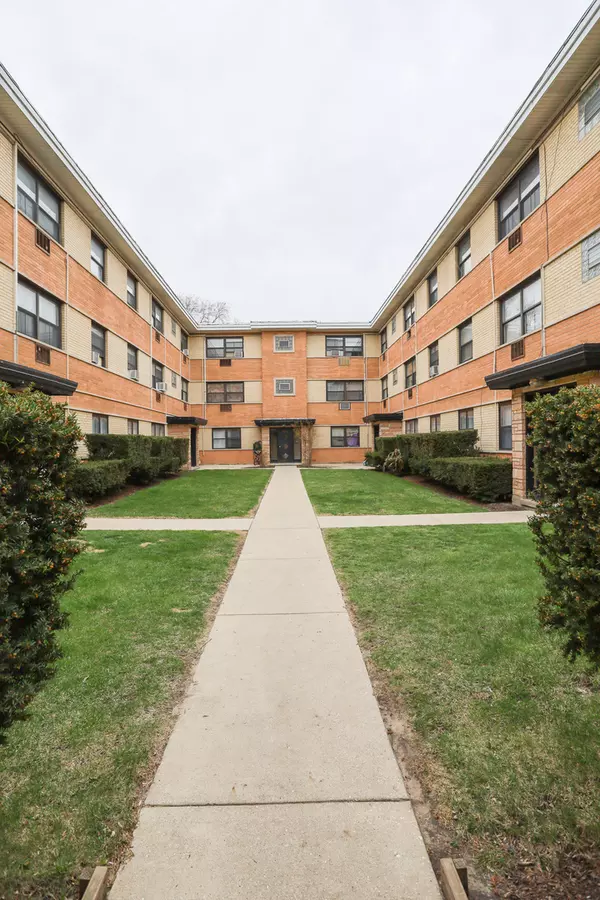 1660 W Pratt BLVD #2N, Chicago, IL 60626