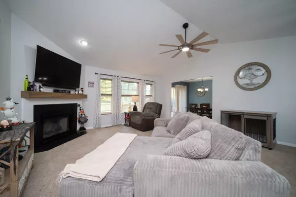 Poplar Grove, IL 61065,106 Thornhill DR