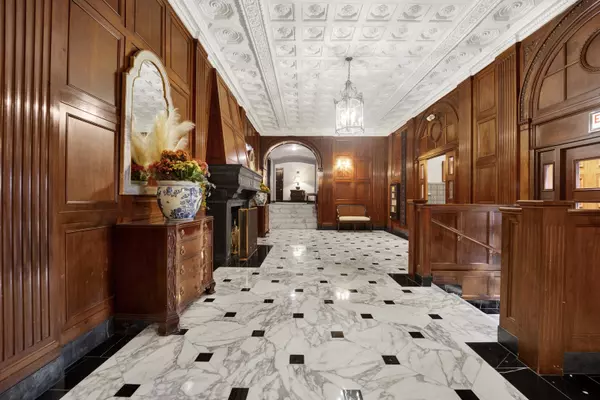 Chicago, IL 60657,3300 N Lake Shore DR #13C