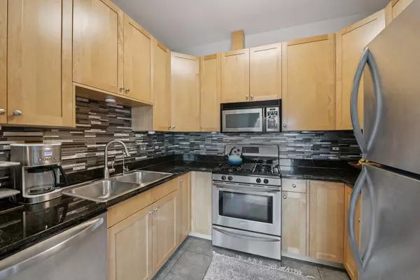 Chicago, IL 60647,1928 N Kedzie AVE #306