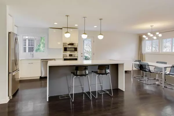 Glencoe, IL 60022,560 Drexel AVE