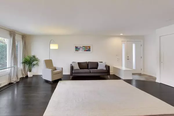 Glencoe, IL 60022,560 Drexel AVE