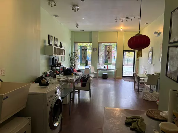 Chicago, IL 60616,215 E 31st ST