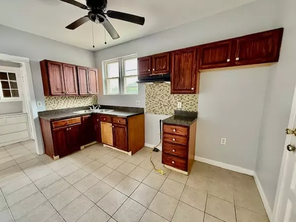 Chicago, IL 60649,7804 S Burnham AVE