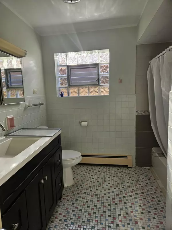 Elmwood Park, IL 60707,Address not disclosed