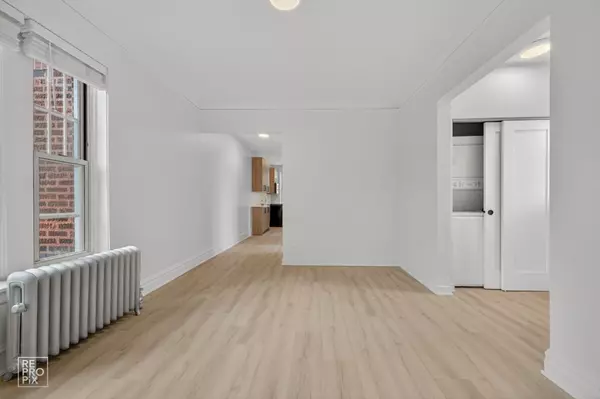 Chicago, IL 60645,6971 N Bell AVE #2