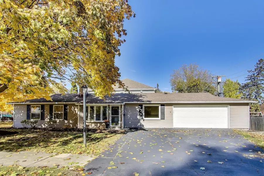 1321 W Liberty DR, Wheaton, IL 60187