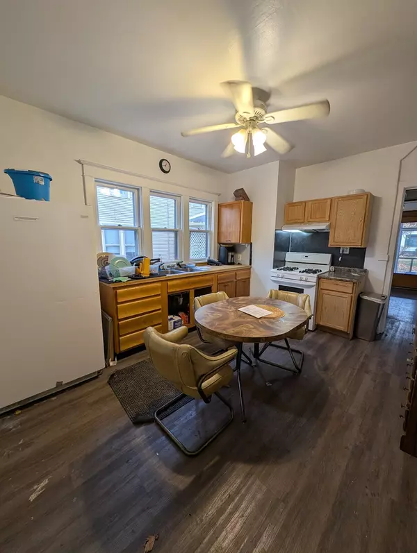 Dekalb, IL 60115,226 W Locust ST