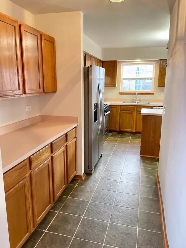 Carpentersville, IL 60110,1814 Van Dyke LN