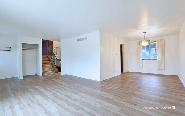 Naperville, IL 60540,5S661 Buttonwood CT