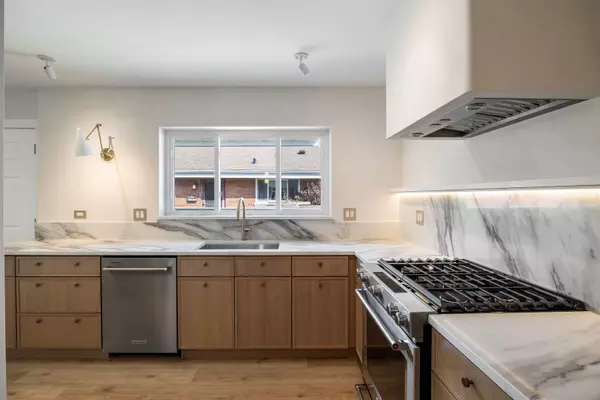 Park Ridge, IL 60068,1025 N KNIGHT AVE