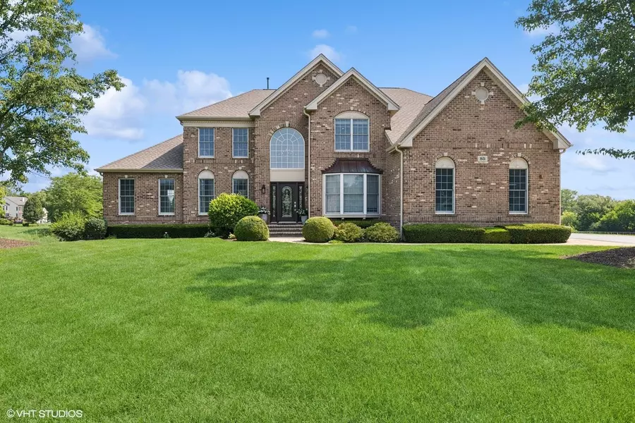 85 Tournament DR, Hawthorn Woods, IL 60047