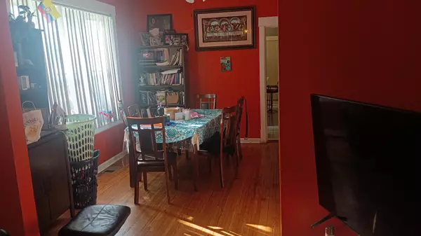 Chicago, IL 60624,644 N Trumbull AVE