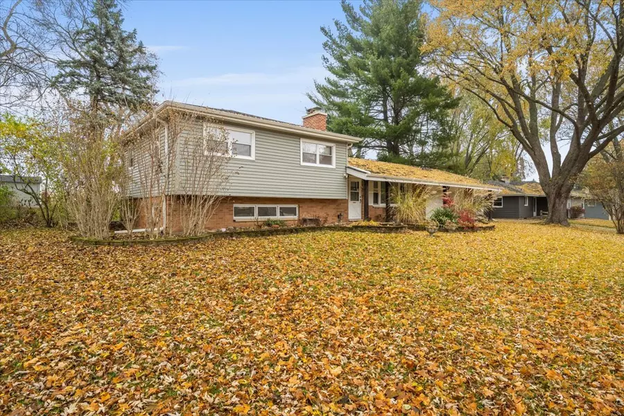 35W240 Crescent DR, Dundee, IL 60118