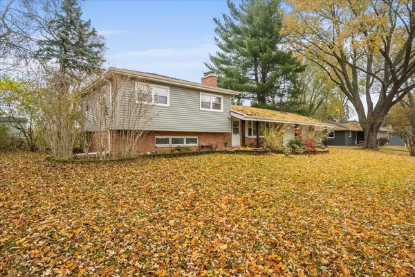 35W240 Crescent DR, Dundee, IL 60118