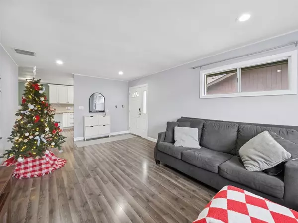 Streamwood, IL 60107,1220 Fulton DR