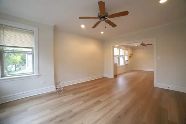 Chicago, IL 60618,3733 N Christiana AVE #1