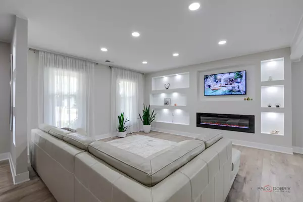 Hoffman Estates, IL 60010,5190 Chambers DR