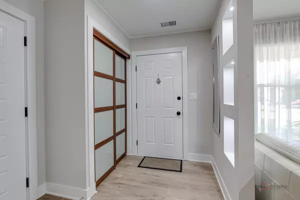 Hoffman Estates, IL 60010,5190 Chambers DR