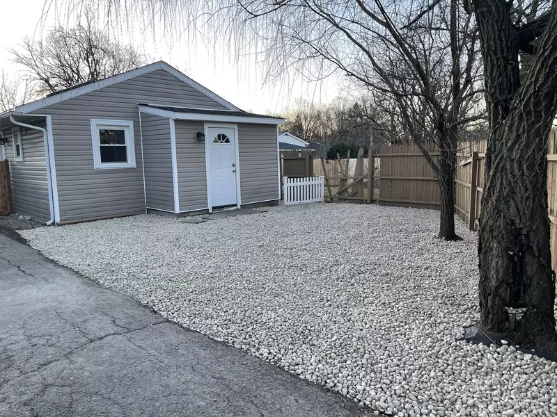 519 N Waukegan RD, Lake Bluff, IL 60044