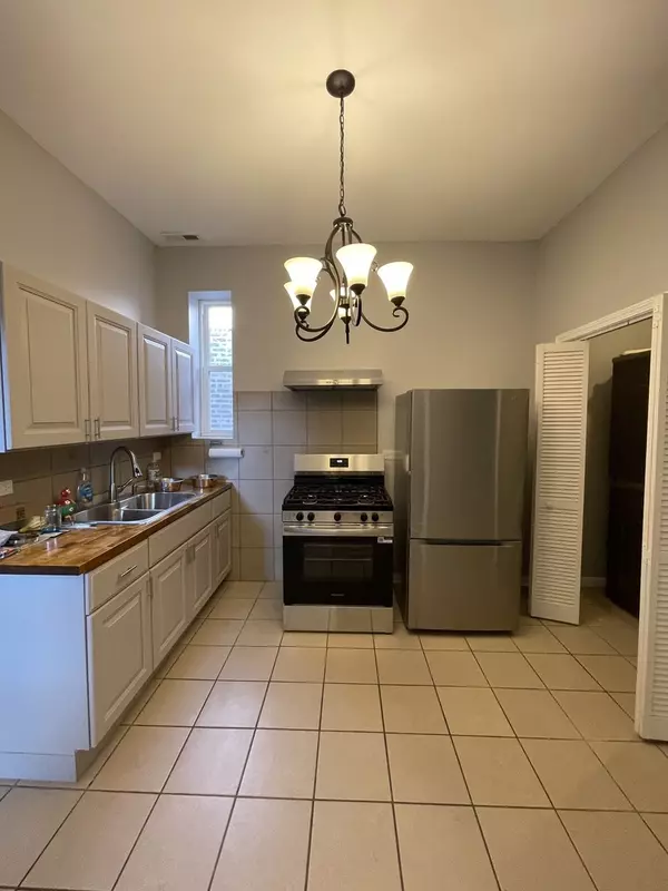 Chicago, IL 60623,1939 S Sawyer AVE