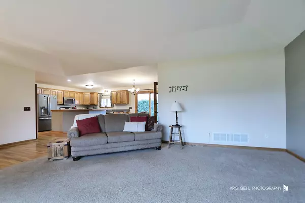 Hebron, IL 60034,10106 Sharon LN