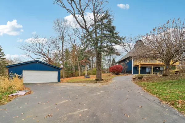 Lake Zurich, IL 60047,23460 W North Lakewood LN