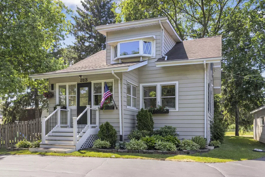 313 E Des Moines ST, Westmont, IL 60559