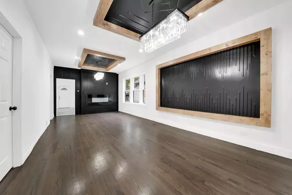 Chicago, IL 60628,11921 S Wentworth AVE