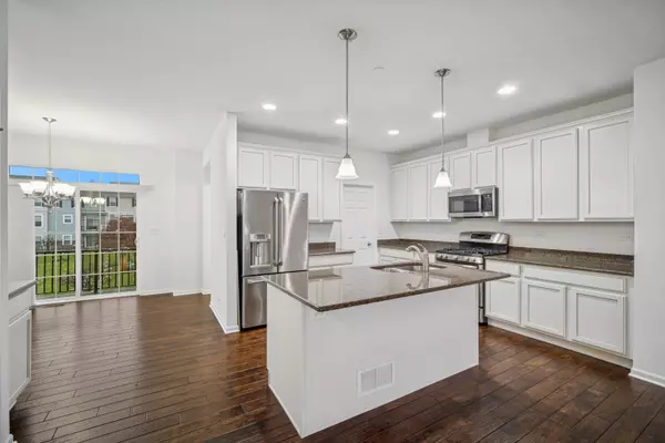 Schaumburg, IL 60194,70 Marcel LN