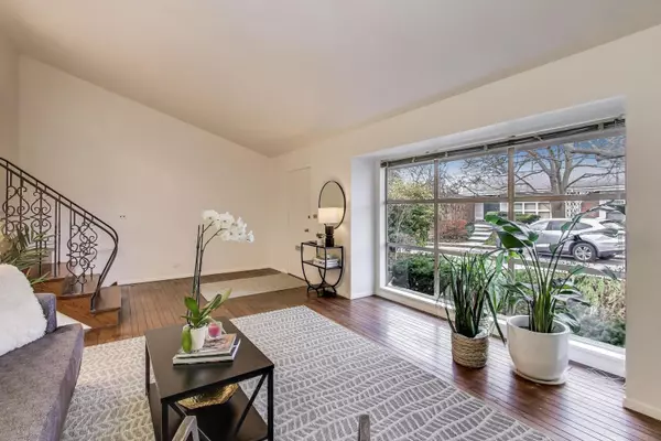 Glenview, IL 60025,601 Carriage Hill DR