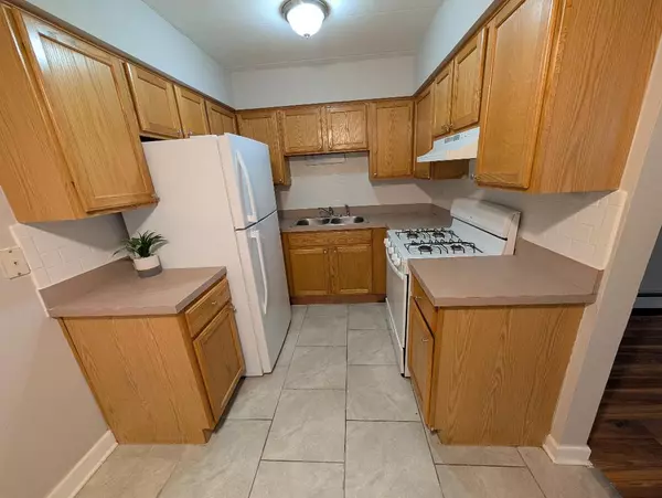 Alsip, IL 60803,12715 S La Crosse AVE #104